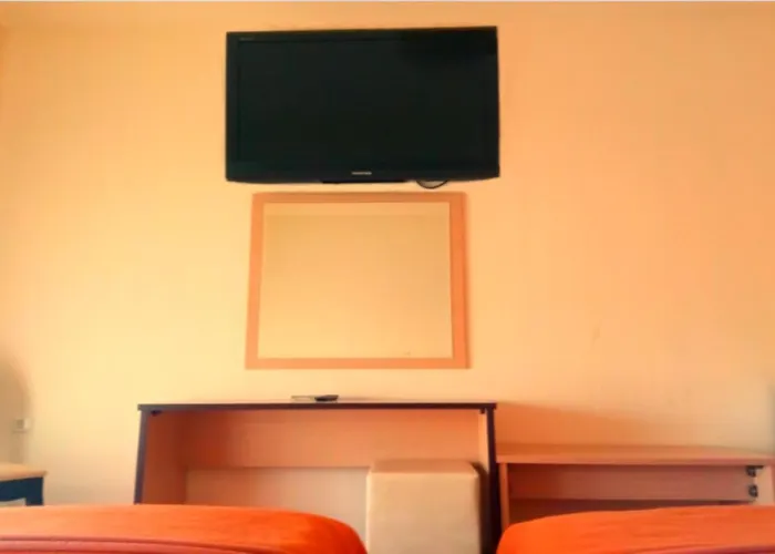 Victoria Hotel 3*